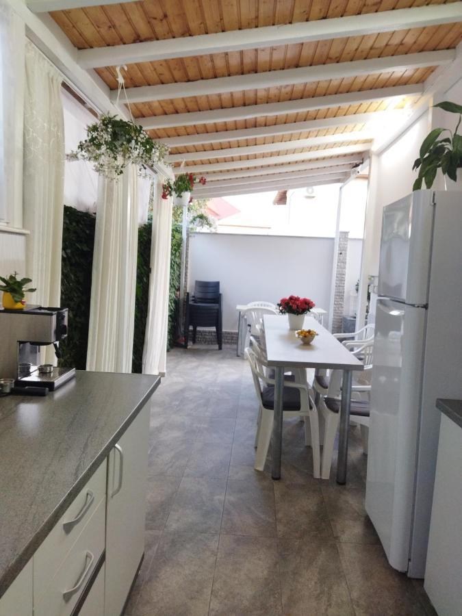 Vila Marius 2 Mai Luaran gambar